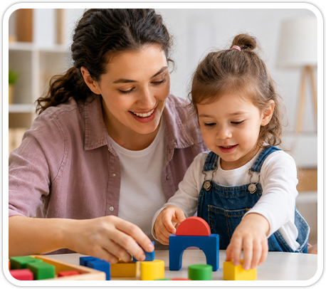 Assistante parentale accompagnant une enfant